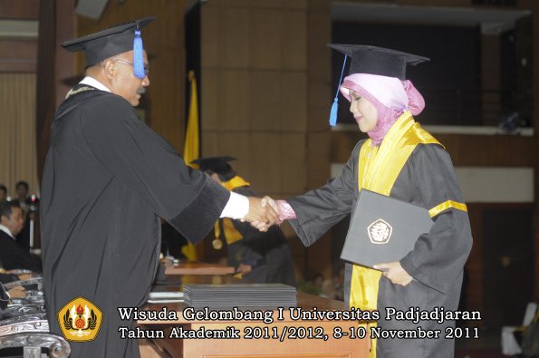 wisuda-fakultas-isip-oleh-dekan-072