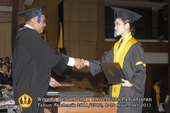 wisuda-fakultas-isip-oleh-dekan-077
