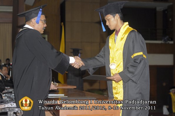 wisuda-fakultas-isip-oleh-dekan-083