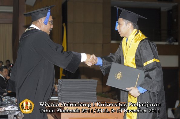 wisuda-fakultas-isip-oleh-dekan-085