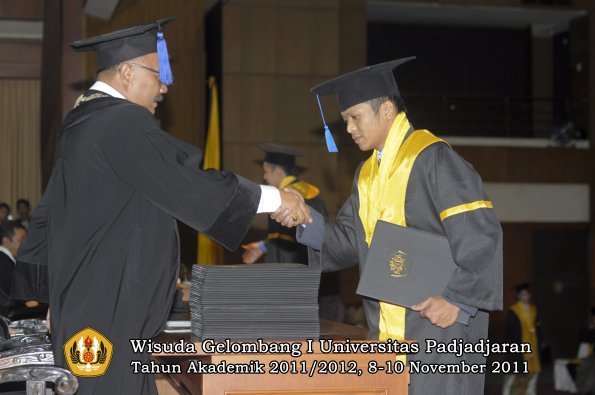 wisuda-fakultas-isip-oleh-dekan-086