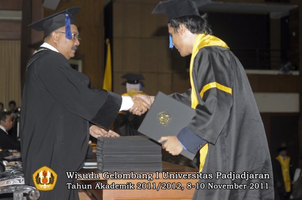 wisuda-fakultas-isip-oleh-dekan-089