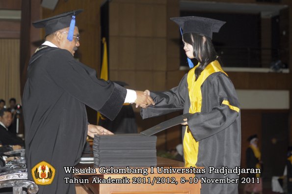 wisuda-fakultas-isip-oleh-dekan-091