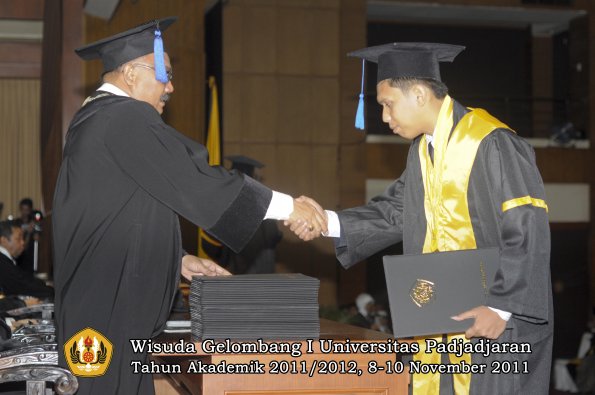 wisuda-fakultas-isip-oleh-dekan-092