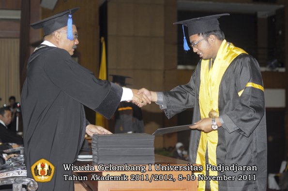 wisuda-fakultas-isip-oleh-dekan-093
