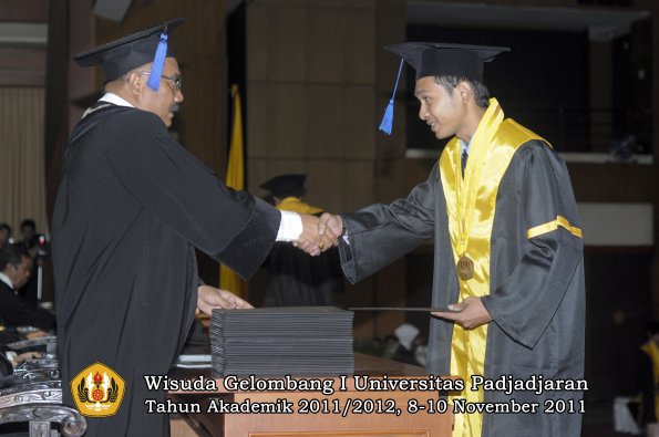 wisuda-fakultas-isip-oleh-dekan-094