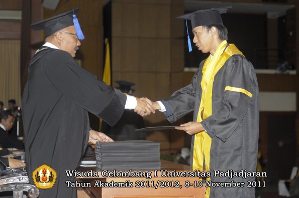 wisuda-fakultas-isip-oleh-dekan-096