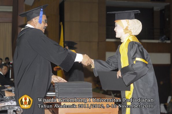wisuda-fakultas-isip-oleh-dekan-097