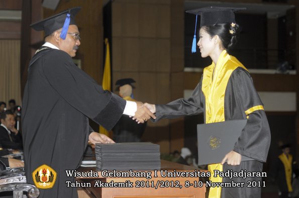 wisuda-fakultas-isip-oleh-dekan-098