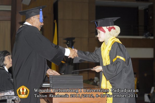 wisuda-fakultas-isip-oleh-dekan-099
