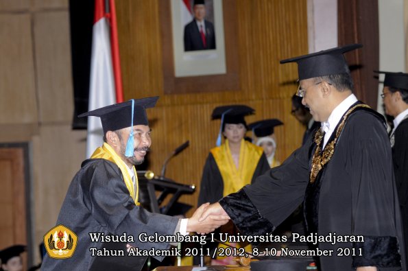 wisuda-fakultas-sastra-oleh-rektor-013