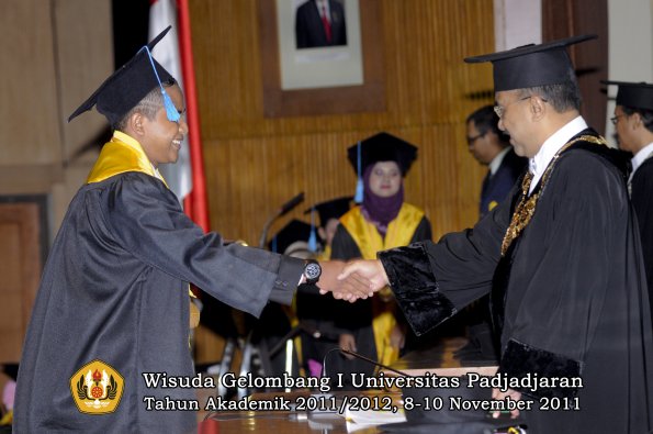 wisuda-fakultas-sastra-oleh-rektor-016