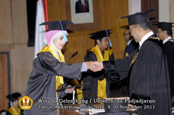 wisuda-fakultas-sastra-oleh-rektor-025