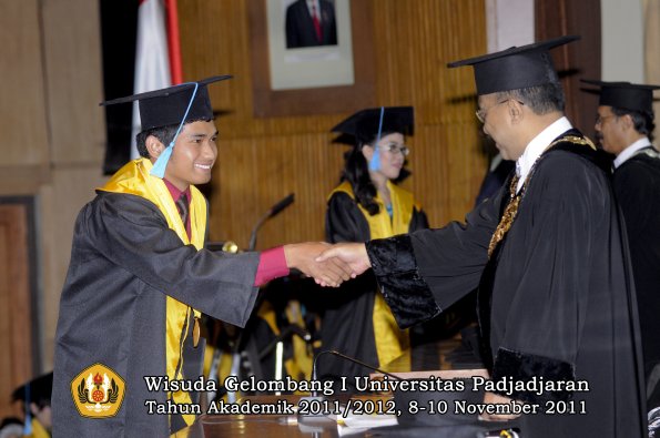 wisuda-fakultas-sastra-oleh-rektor-026