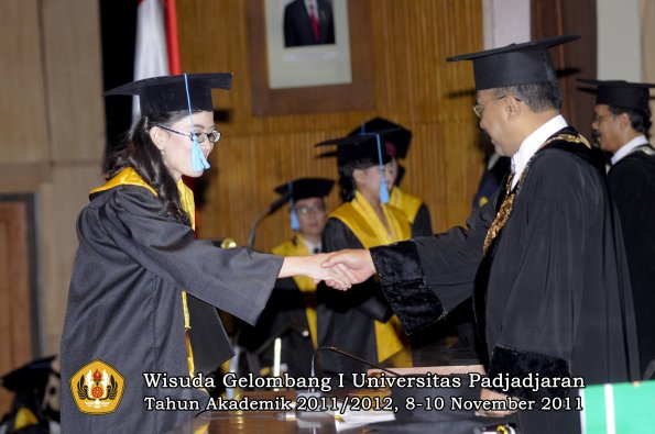 wisuda-fakultas-sastra-oleh-rektor-027