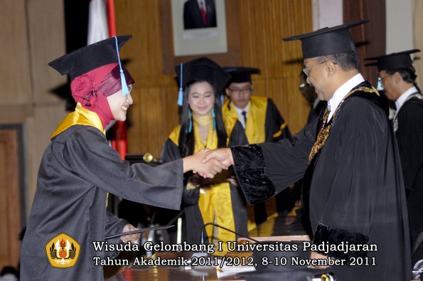 wisuda-fakultas-sastra-oleh-rektor-029