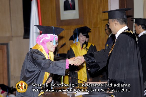 wisuda-fakultas-sastra-oleh-rektor-052