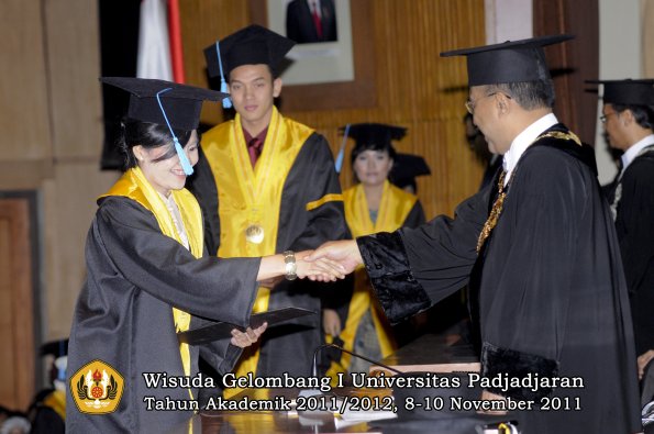 wisuda-fakultas-sastra-oleh-rektor-053