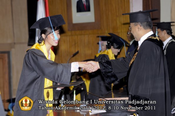 wisuda-fakultas-sastra-oleh-rektor-063