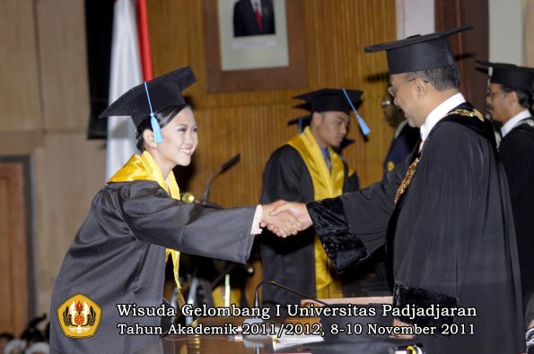 wisuda-fakultas-sastra-oleh-rektor-068