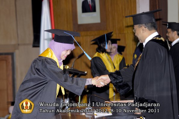 wisuda-fakultas-sastra-oleh-rektor-091