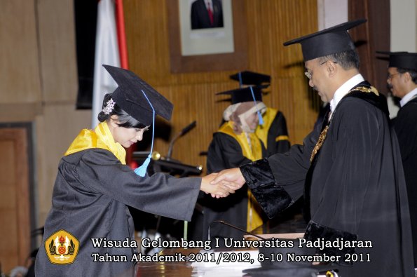 wisuda-fakultas-sastra-oleh-rektor-095