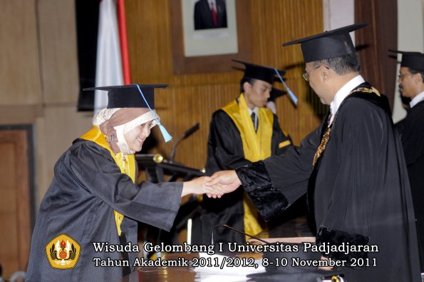 wisuda-fakultas-sastra-oleh-rektor-096