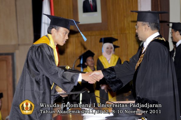 wisuda-fakultas-sastra-oleh-rektor-097