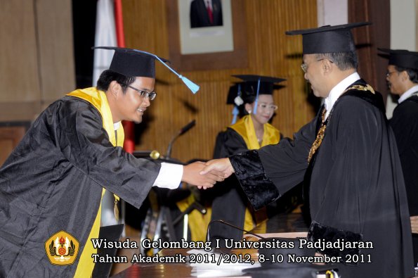 wisuda-fakultas-sastra-oleh-rektor-102