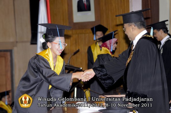 wisuda-fakultas-sastra-oleh-rektor-103