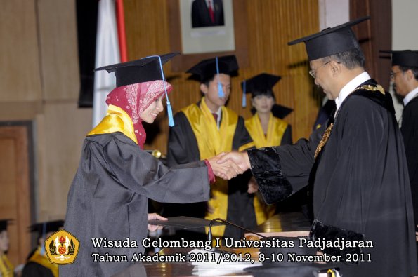 wisuda-fakultas-sastra-oleh-rektor-104