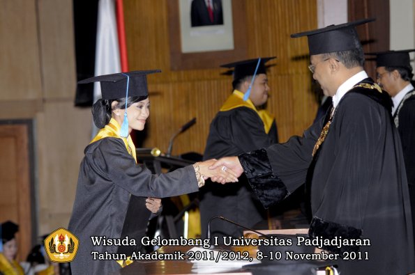 wisuda-fakultas-sastra-oleh-rektor-109