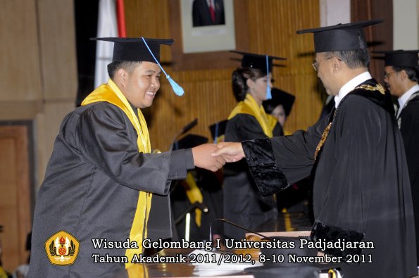 wisuda-fakultas-sastra-oleh-rektor-110