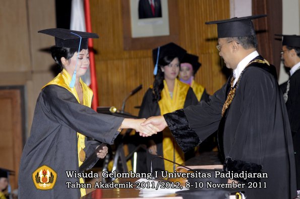 wisuda-fakultas-sastra-oleh-rektor-112