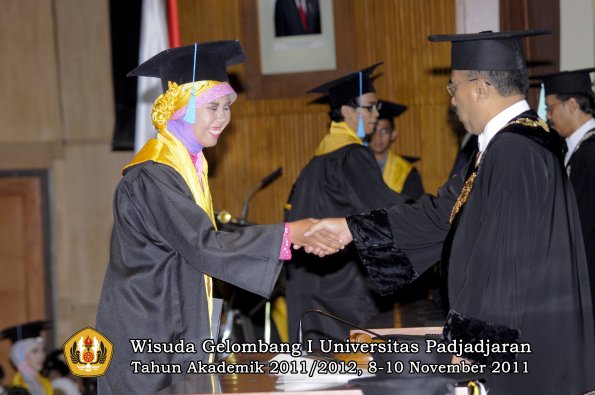 wisuda-fakultas-sastra-oleh-rektor-114