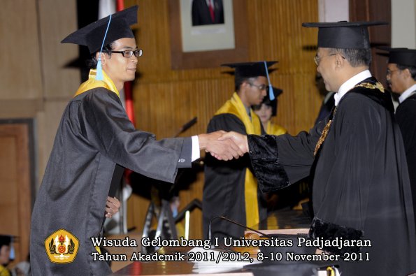wisuda-fakultas-sastra-oleh-rektor-115