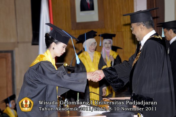 wisuda-fakultas-sastra-oleh-rektor-120