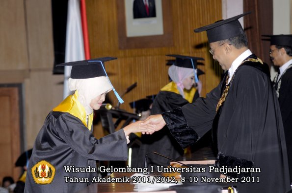wisuda-fakultas-sastra-oleh-rektor-121
