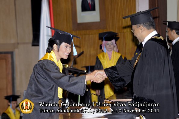 wisuda-fakultas-sastra-oleh-rektor-123