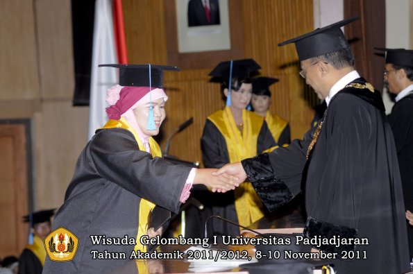 wisuda-fakultas-sastra-oleh-rektor-125