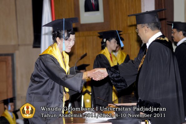 wisuda-fakultas-sastra-oleh-rektor-126