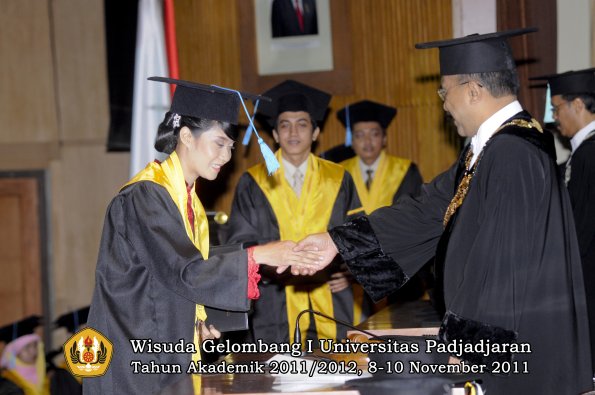 wisuda-fakultas-sastra-oleh-rektor-127