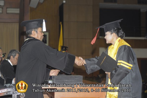 wisuda-fakultas-hukum-oleh-dekan-026