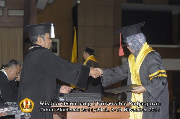 wisuda-fakultas-hukum-oleh-dekan-030