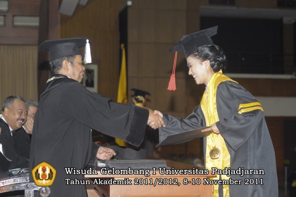 wisuda-fakultas-hukum-oleh-dekan-037