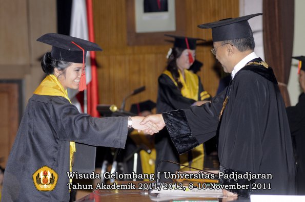 wisuda-fakultas-hukum-oleh-rektor-069