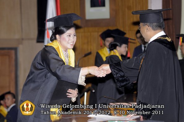 wisuda-fakultas-hukum-oleh-rektor-190