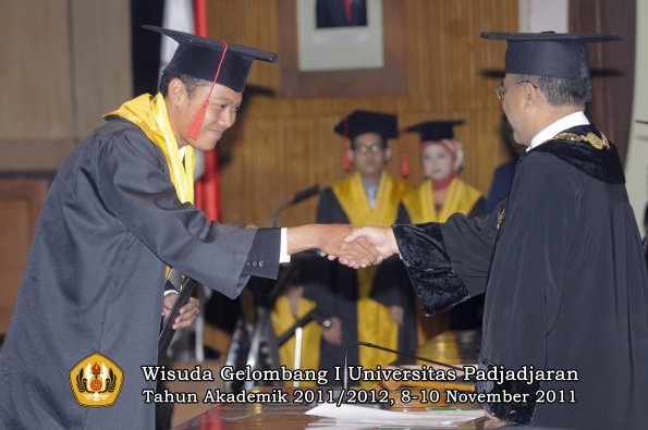 wisuda-fakultas-hukum-oleh-rektor-200