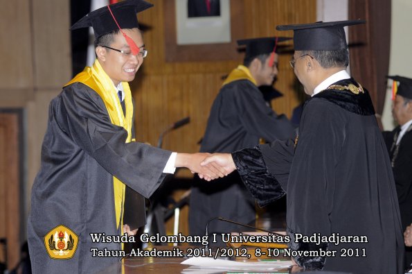 wisuda-fakultas-hukum-oleh-rektor-210