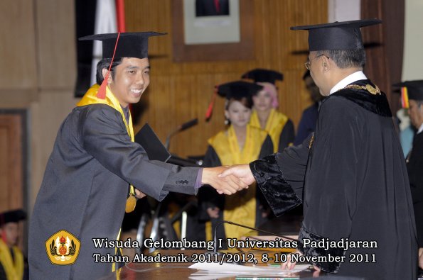 wisuda-fakultas-hukum-oleh-rektor-228